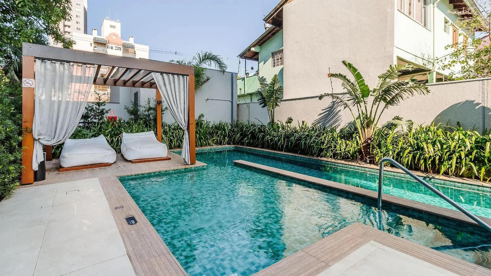 Estudio Em Predio C/ Piscina Con1206 Porto Alegre